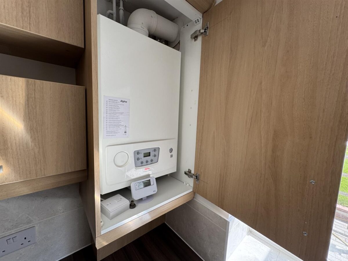 Lynton Grove, Corby
