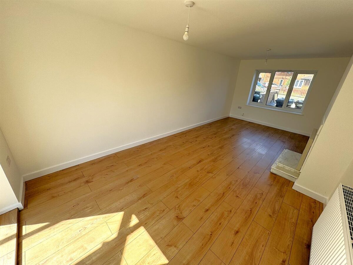 Lynton Grove, Corby