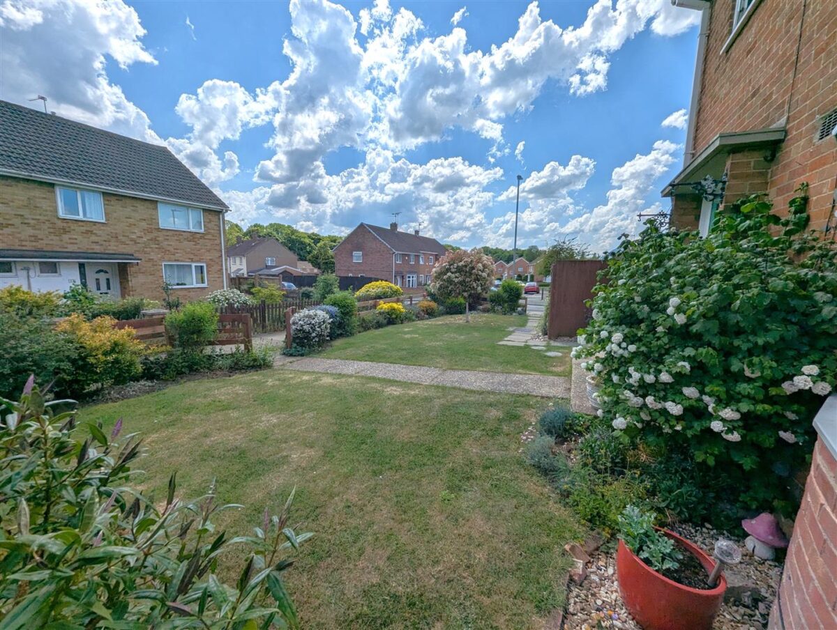 Farmstead Road, Corby