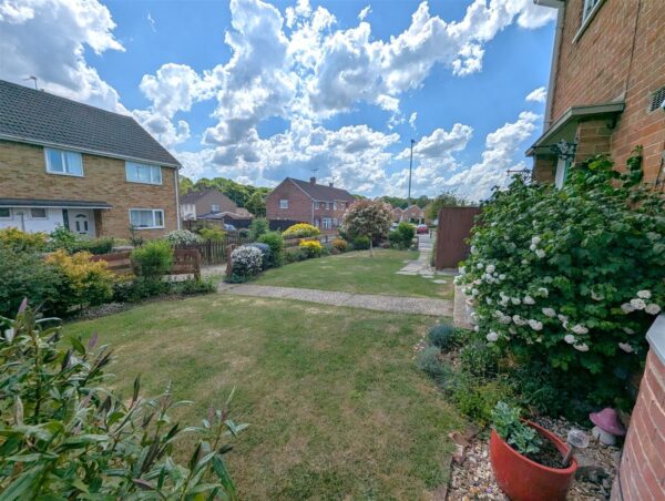 Farmstead Road, Corby