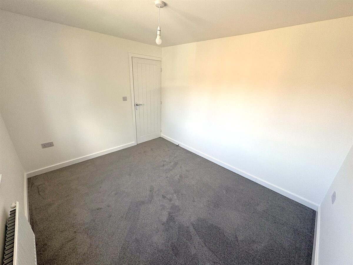Lynton Grove, Corby