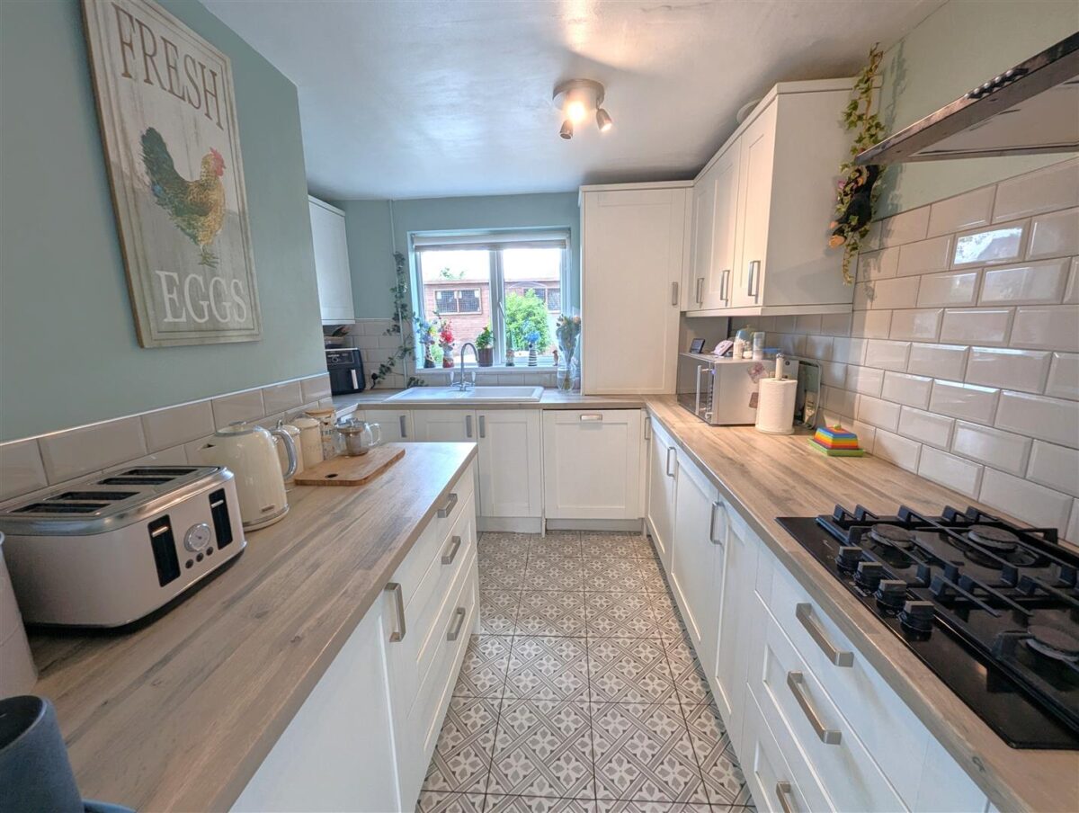 Farmstead Road, Corby
