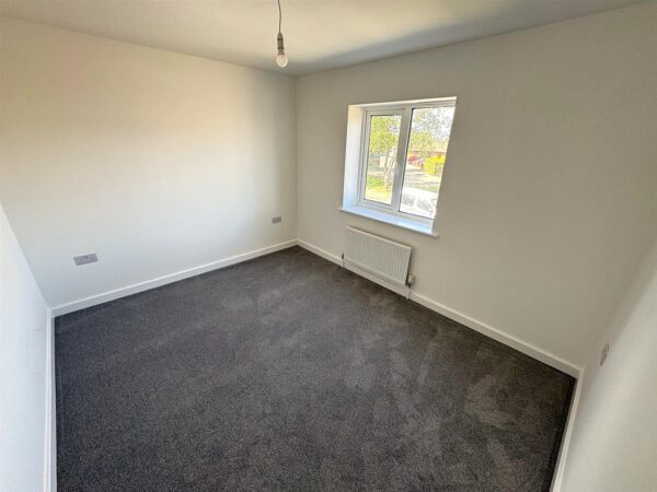 Lynton Grove, Corby