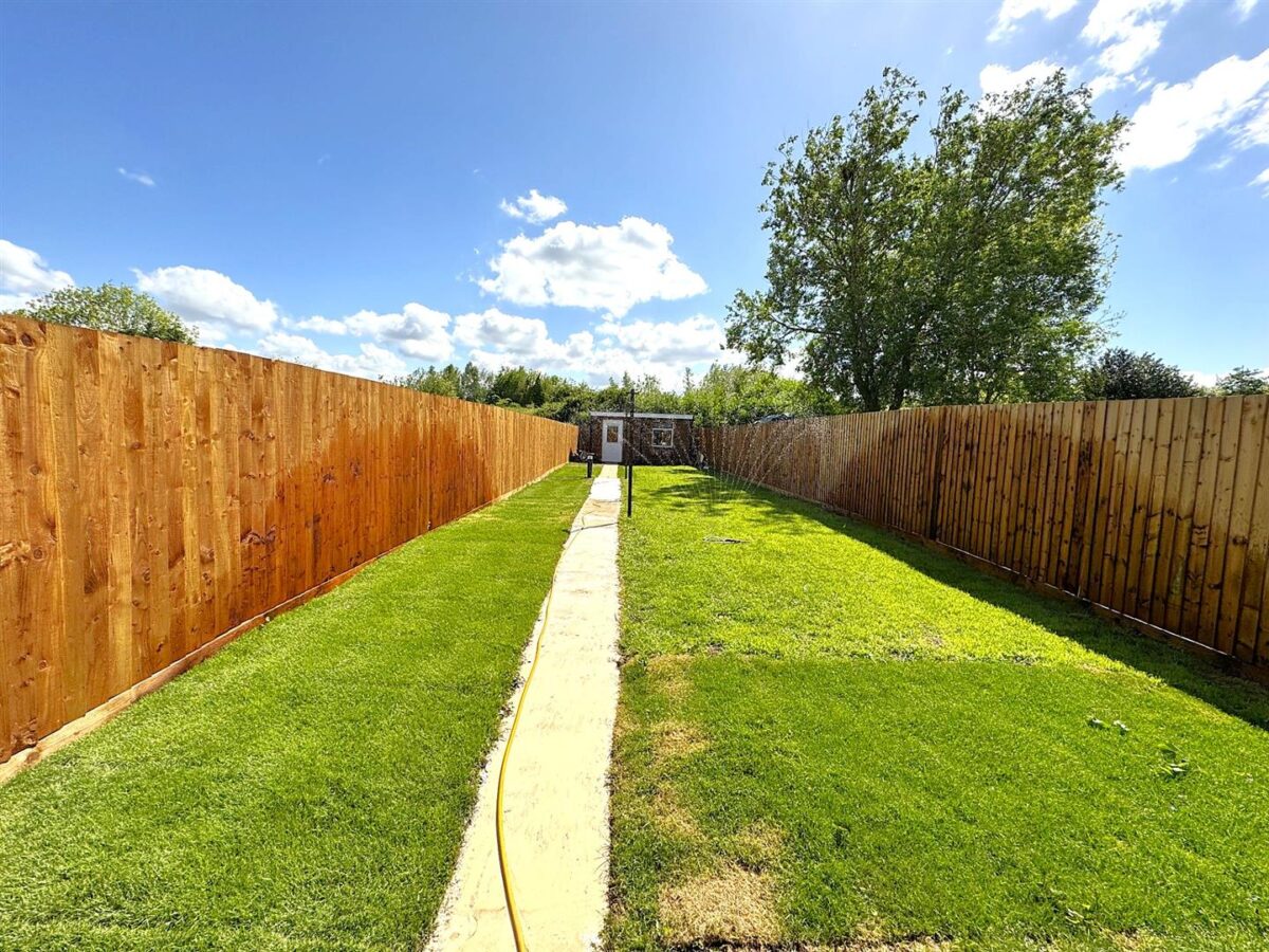 Lynton Grove, Corby