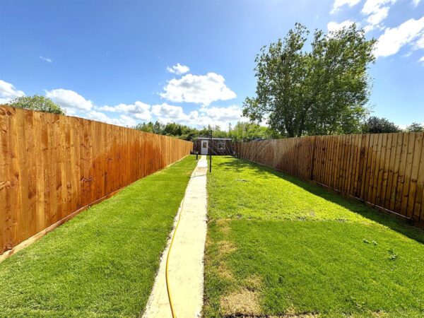Lynton Grove, Corby