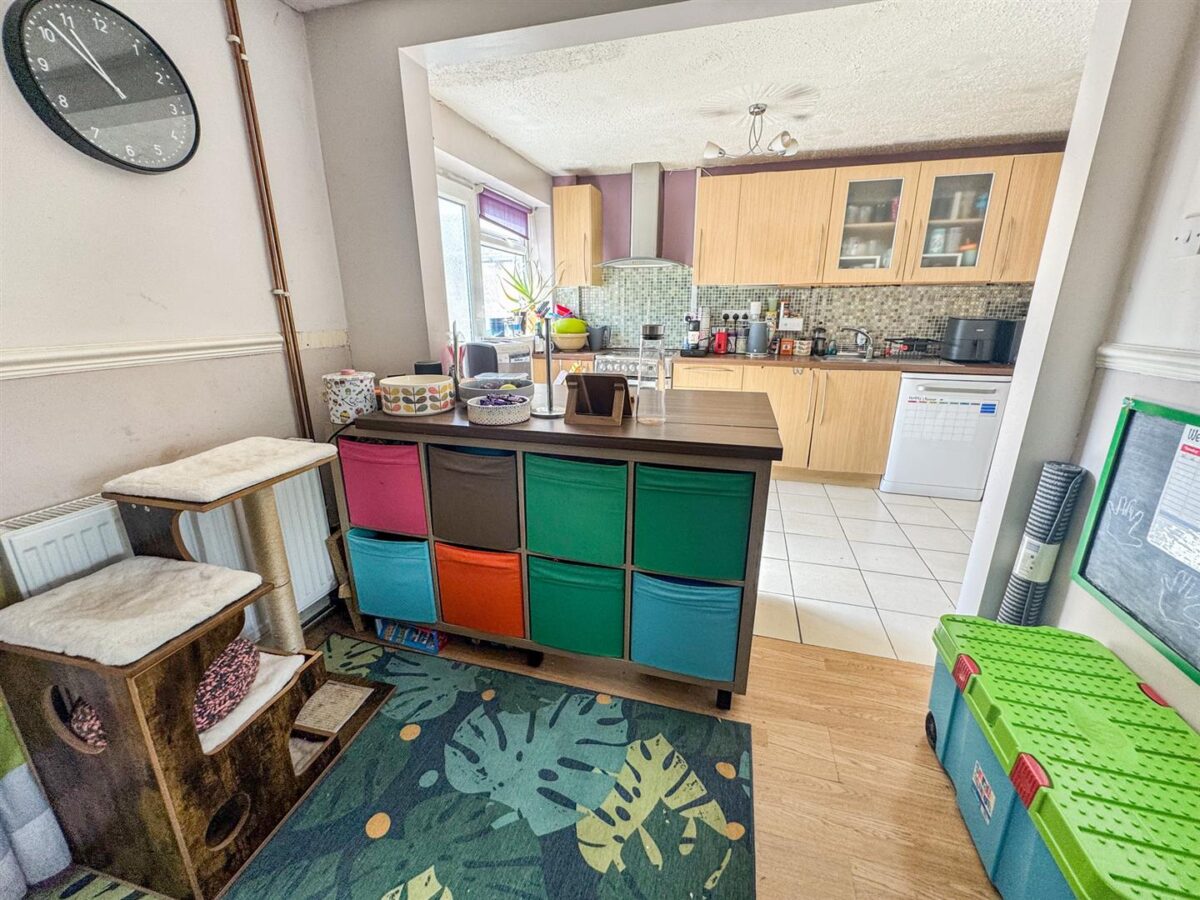 Kingsthorpe Avenue, Corby