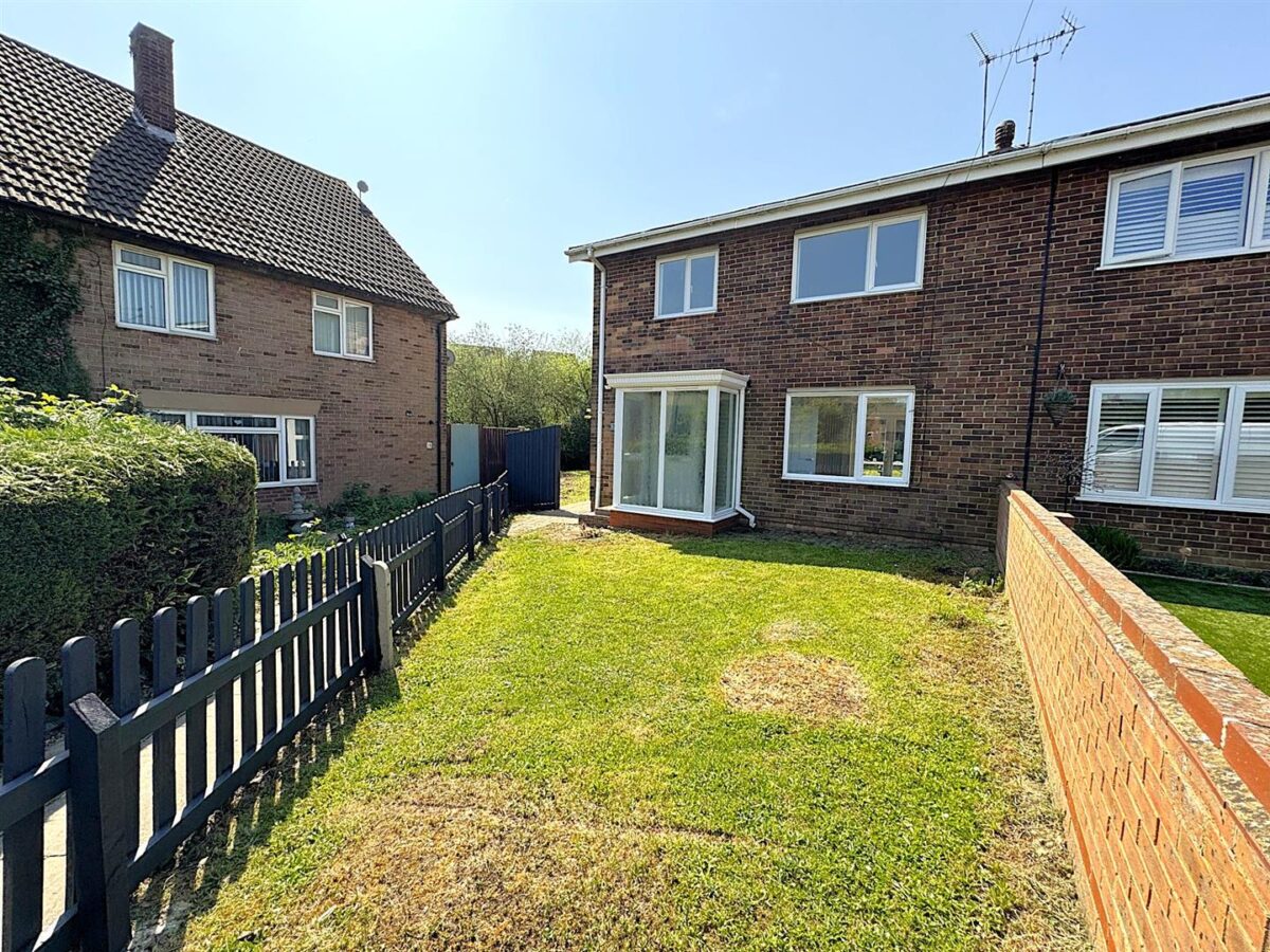 Clovelly Court, Corby