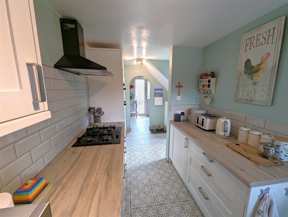 Farmstead Road, Corby