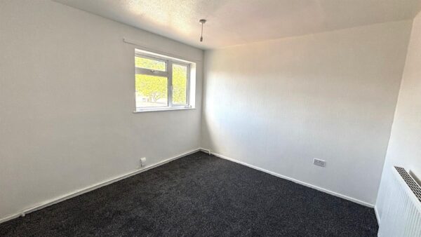 Grieg Walk, Corby