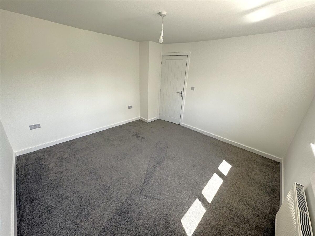 Lynton Grove, Corby