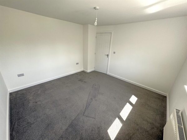 Lynton Grove, Corby
