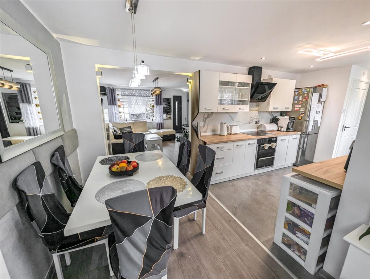 Powys Close, Corby