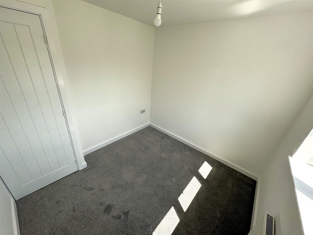 Lynton Grove, Corby