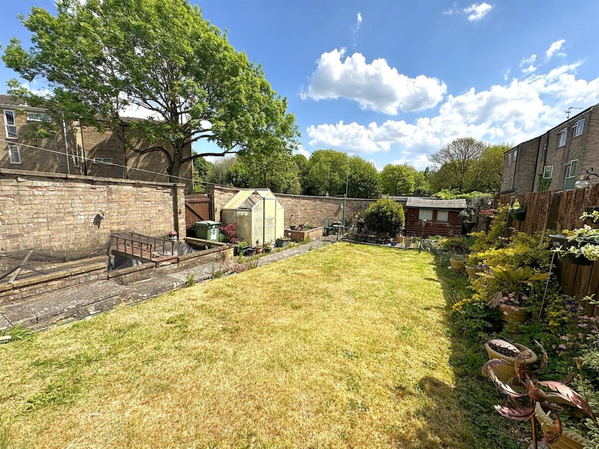 Kensington Walk, Corby