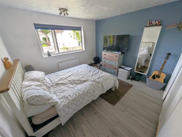 Farmstead Road, Corby