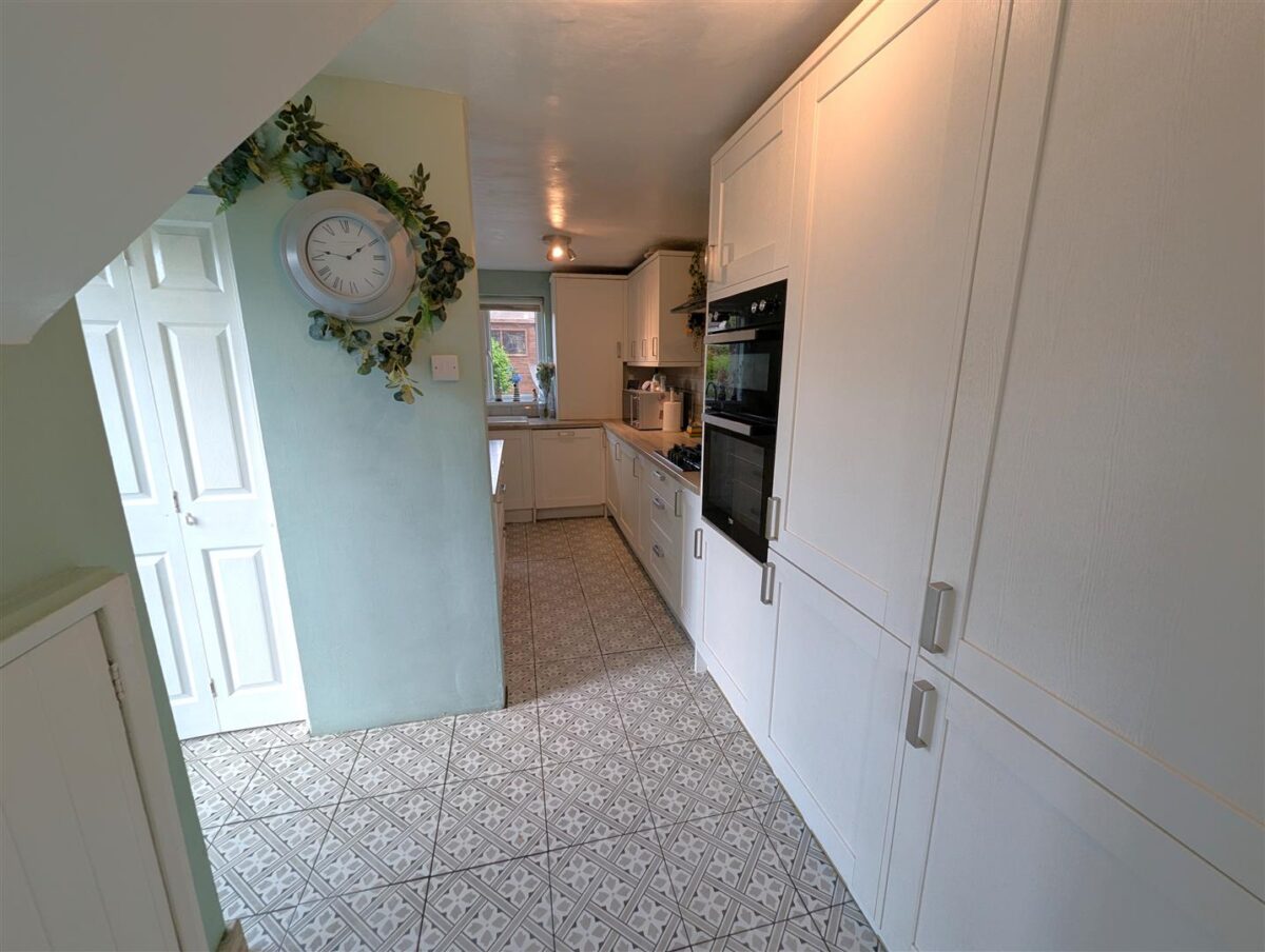 Farmstead Road, Corby