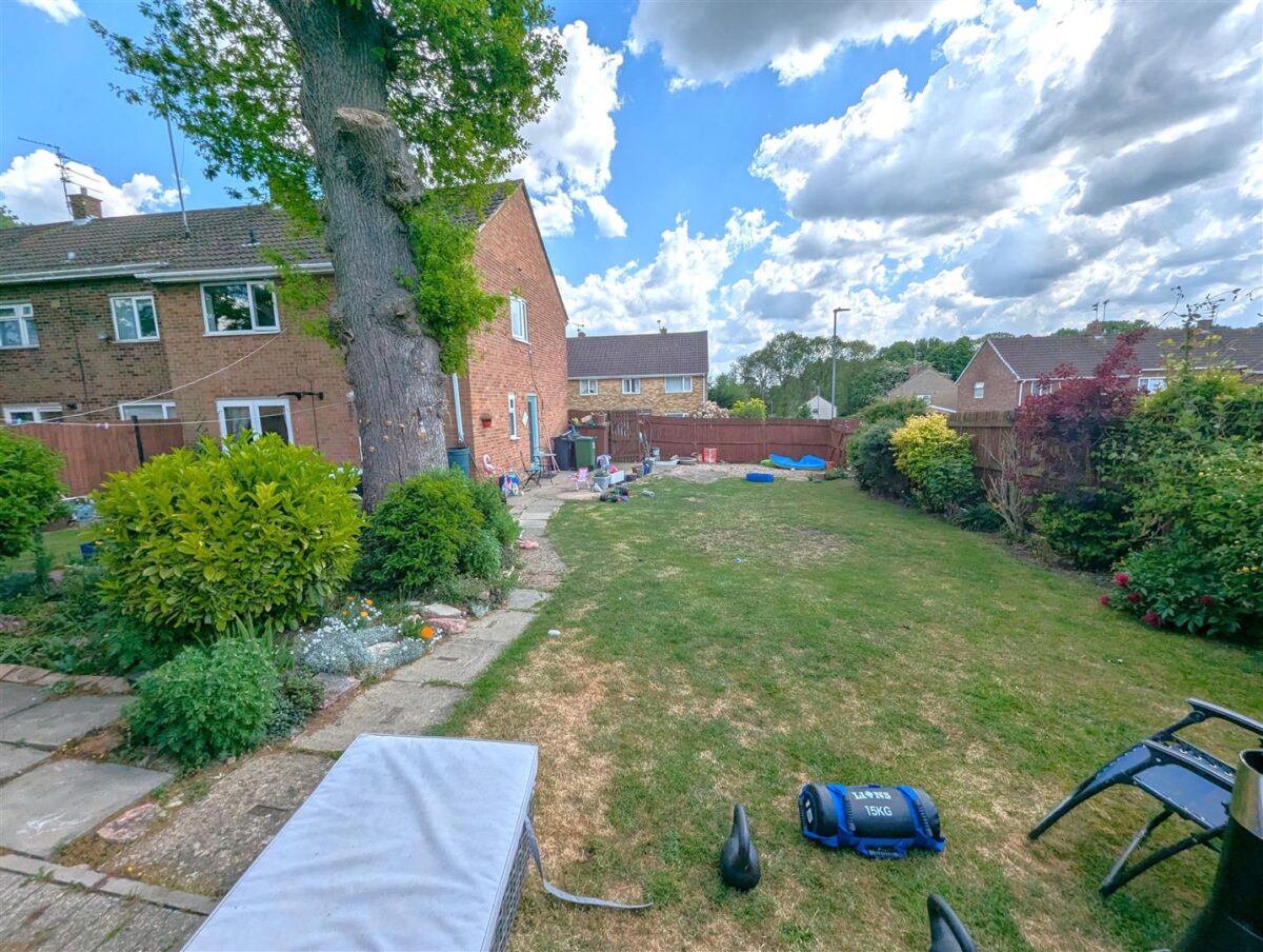 Farmstead Road, Corby