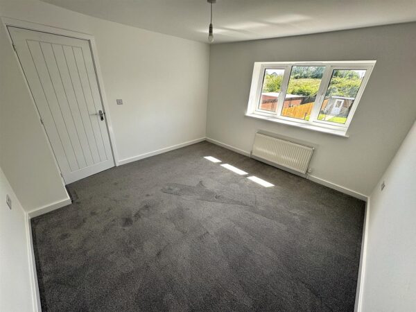 Lynton Grove, Corby