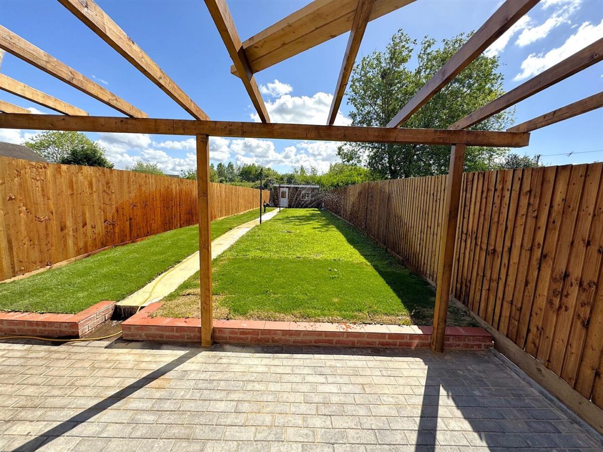 Lynton Grove, Corby
