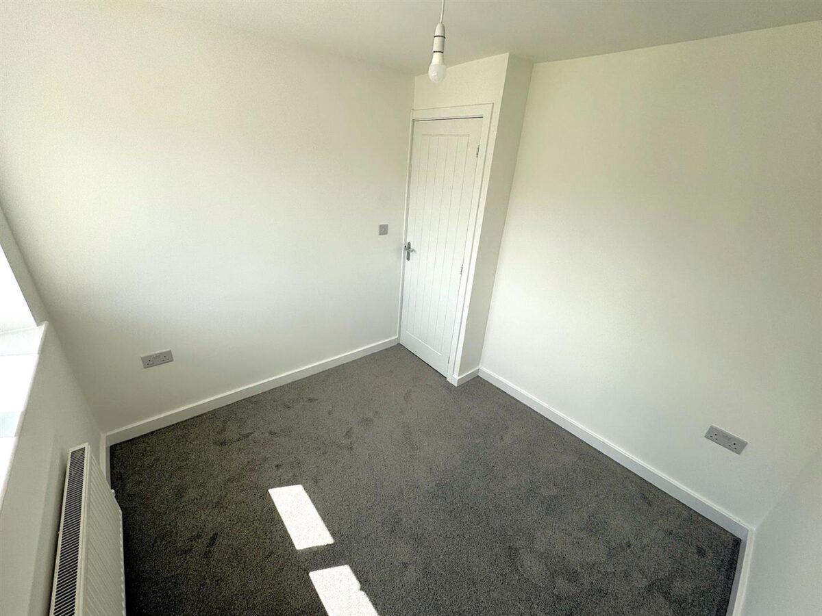 Lynton Grove, Corby