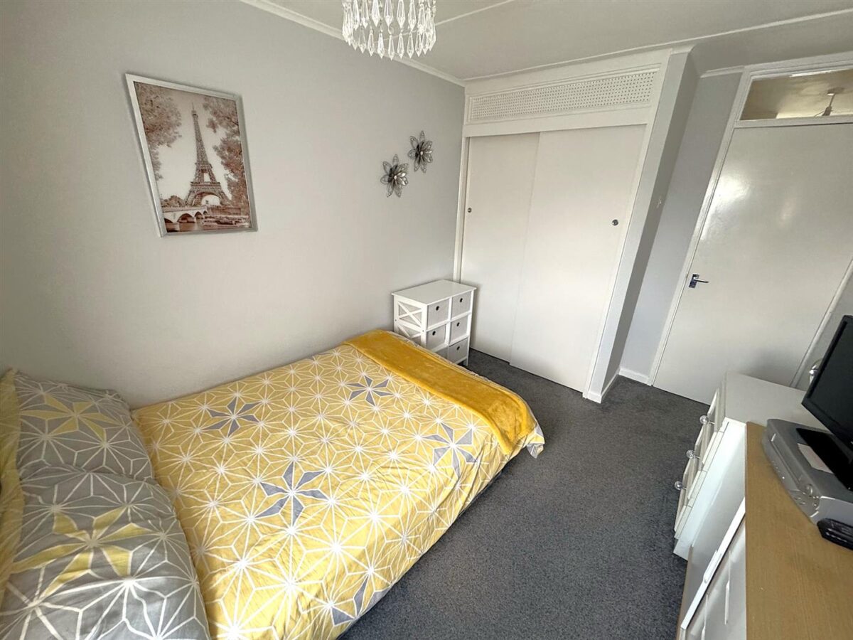 Kensington Walk, Corby