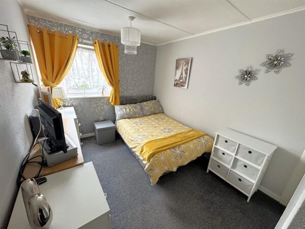 Kensington Walk, Corby