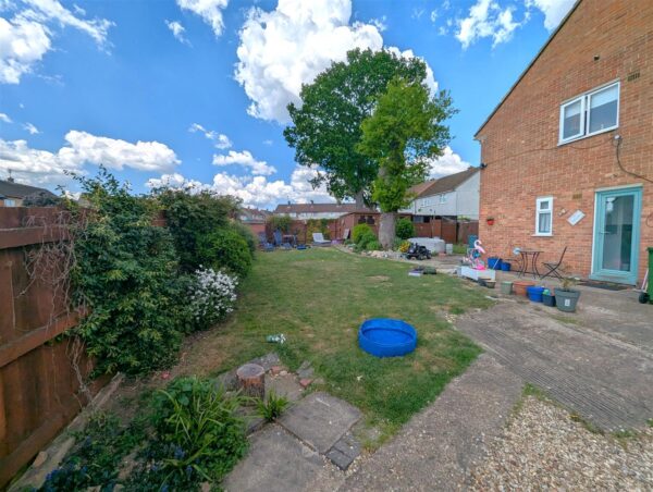 Farmstead Road, Corby