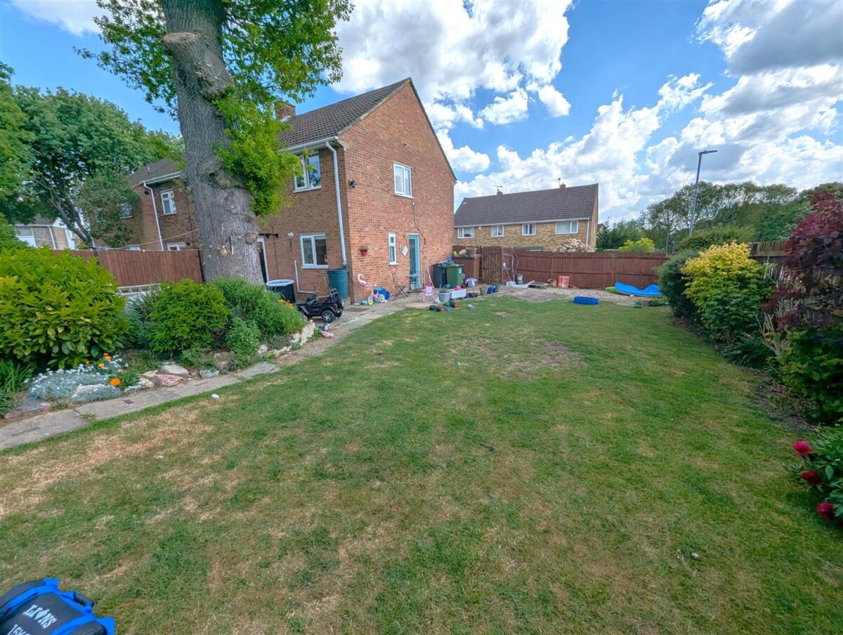 Farmstead Road, Corby