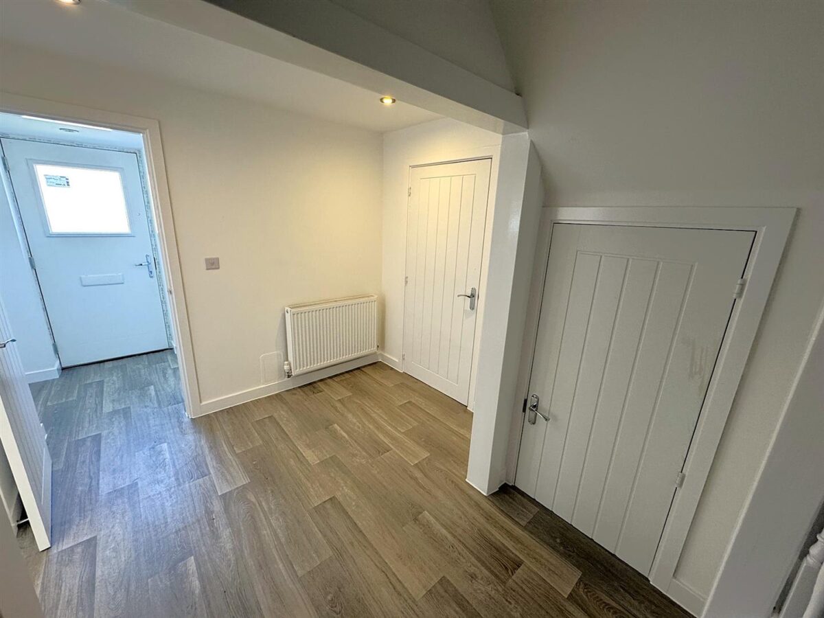 Lynton Grove, Corby