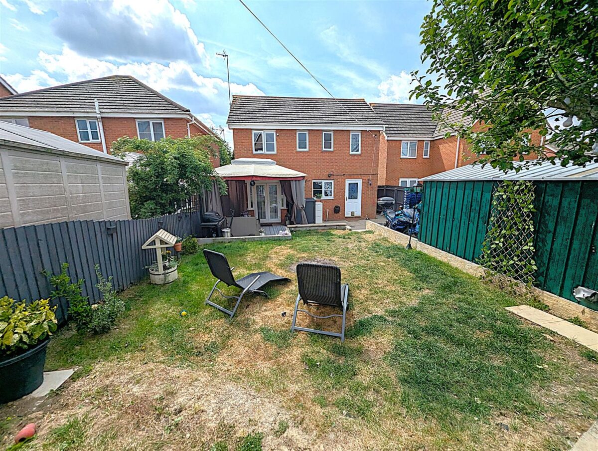 Powys Close, Corby