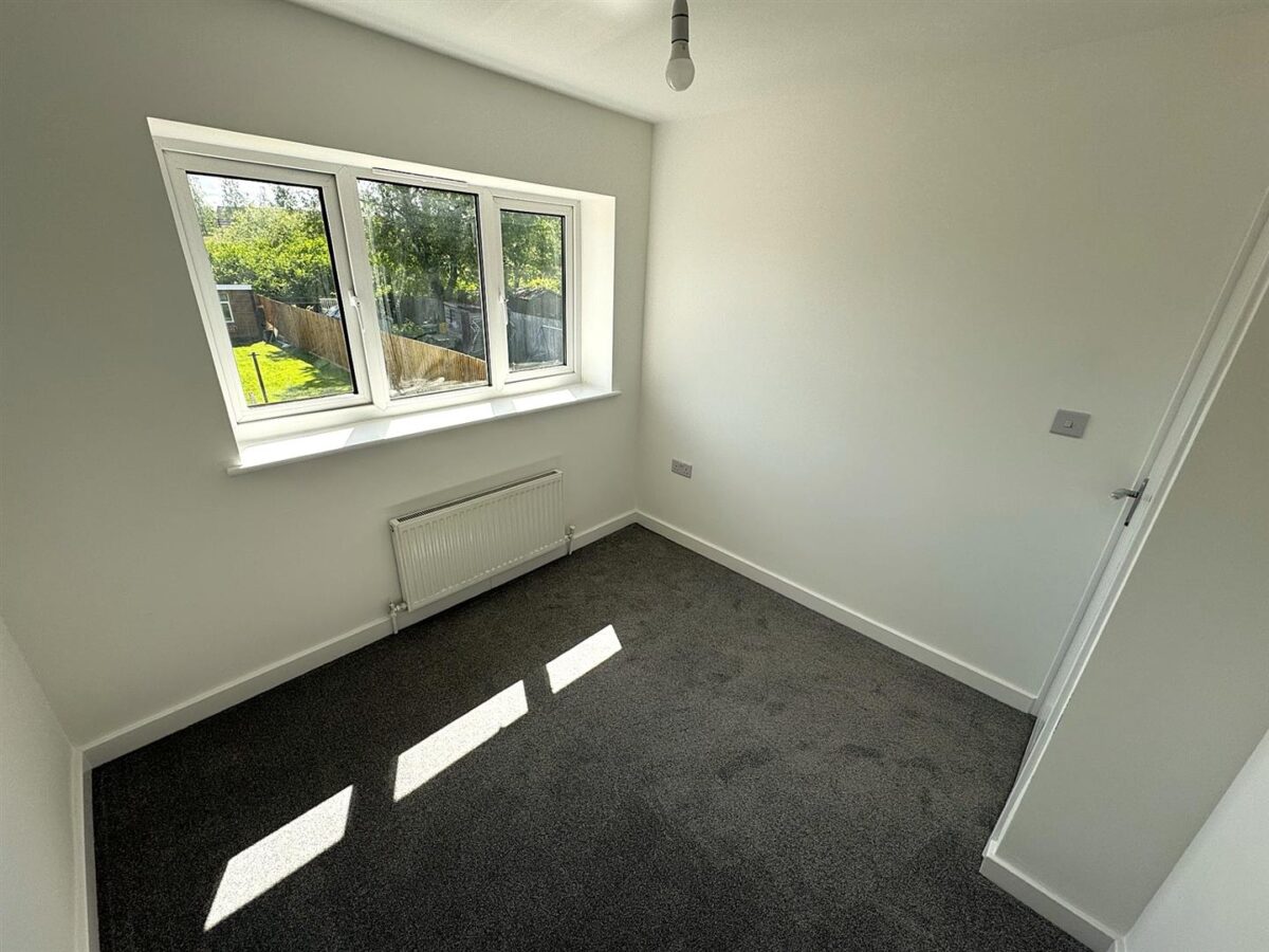 Lynton Grove, Corby