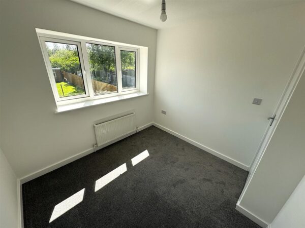 Lynton Grove, Corby