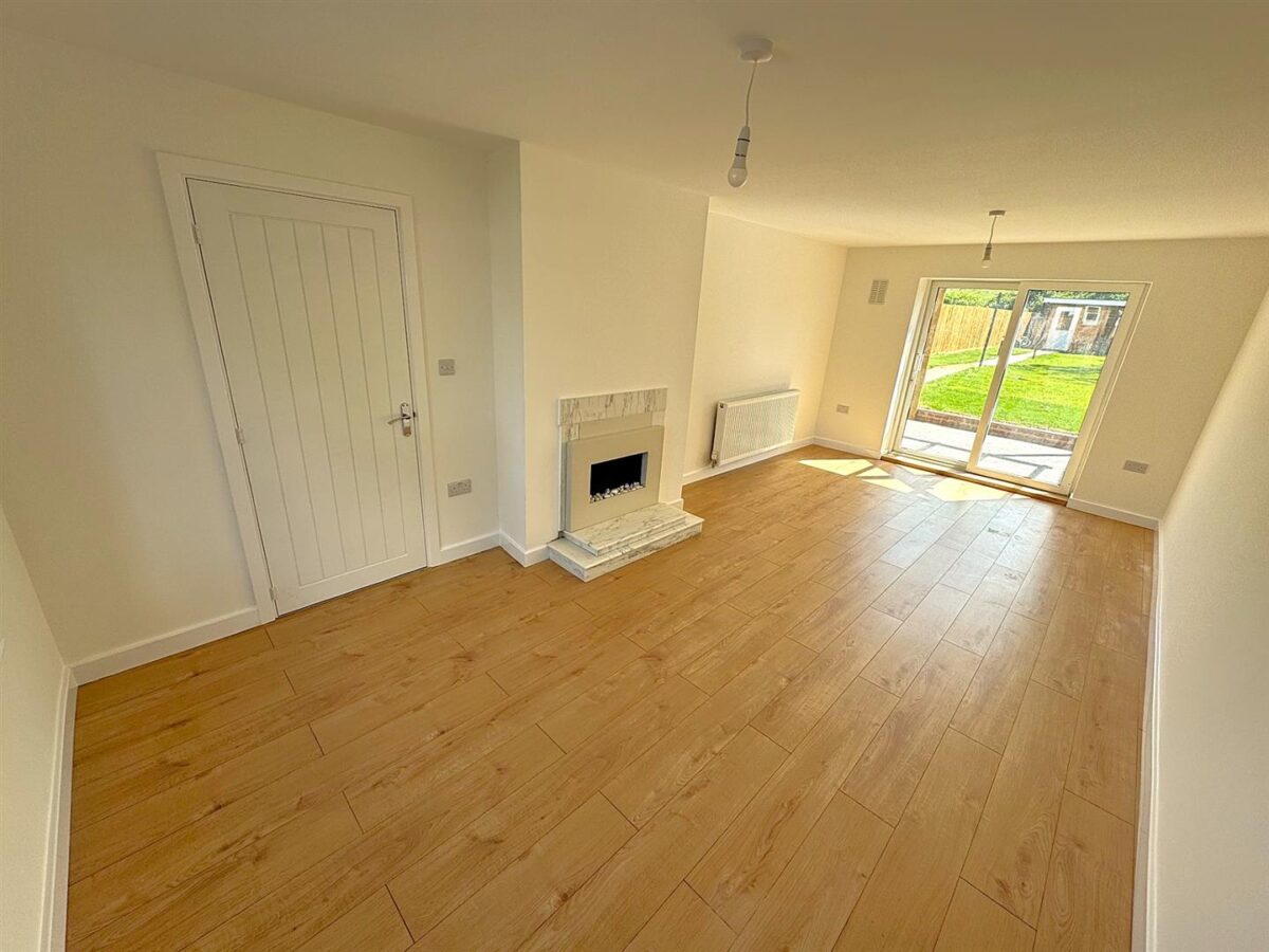 Lynton Grove, Corby