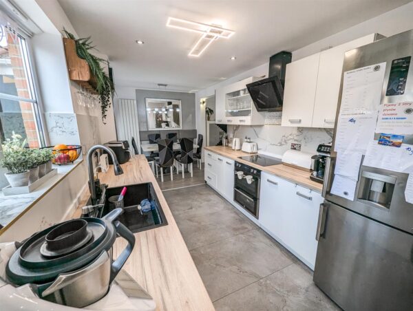 Powys Close, Corby