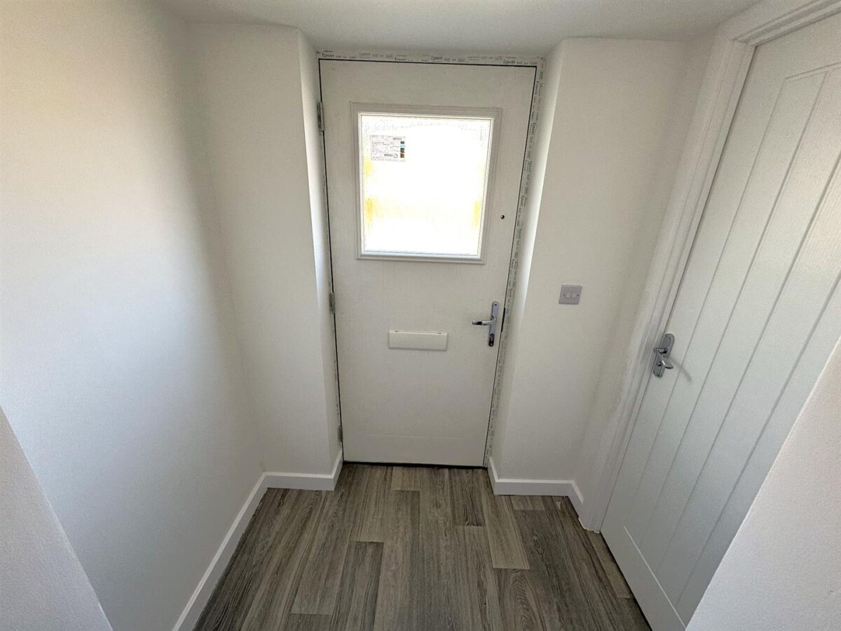 Lynton Grove, Corby