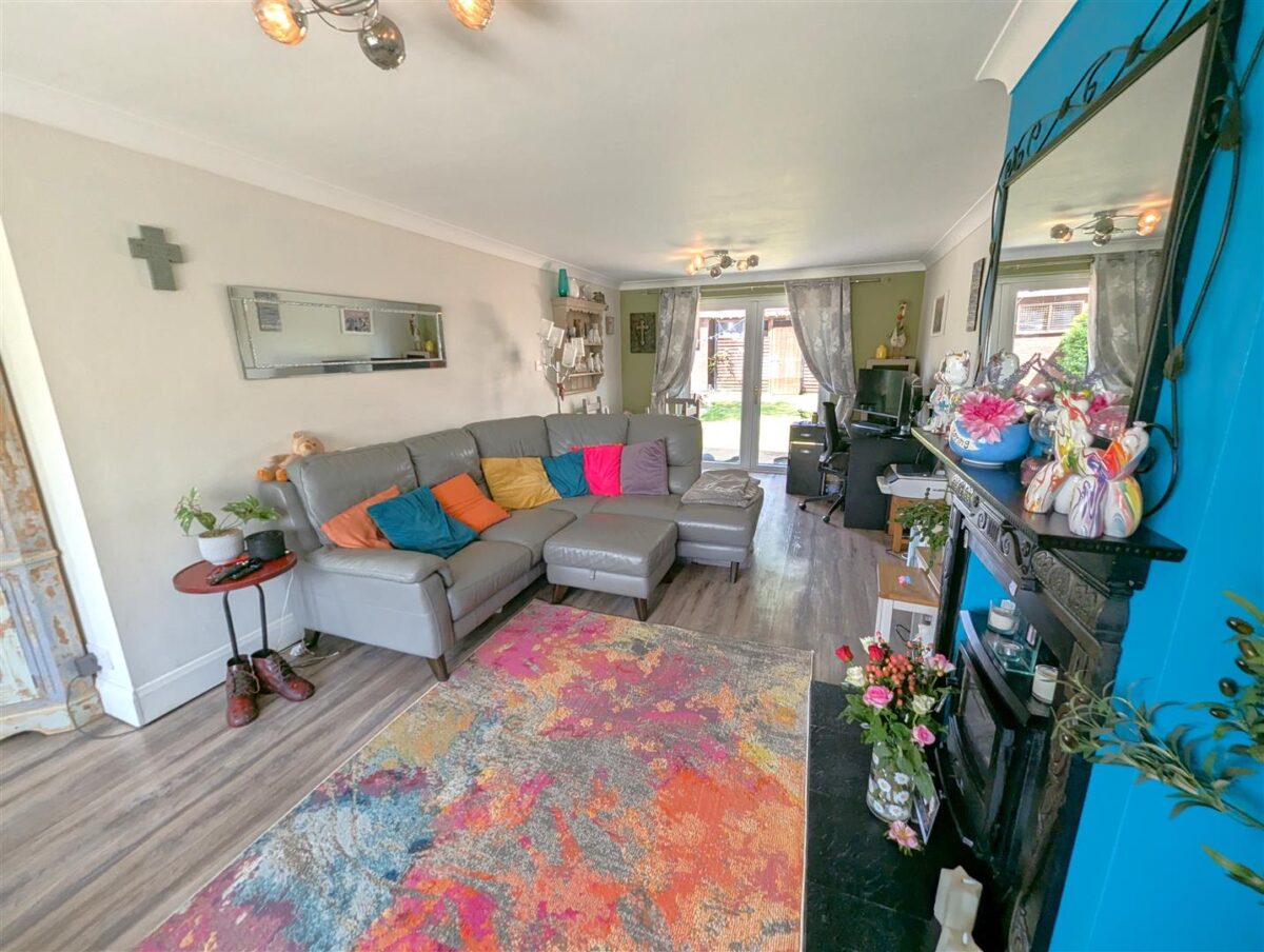 Farmstead Road, Corby