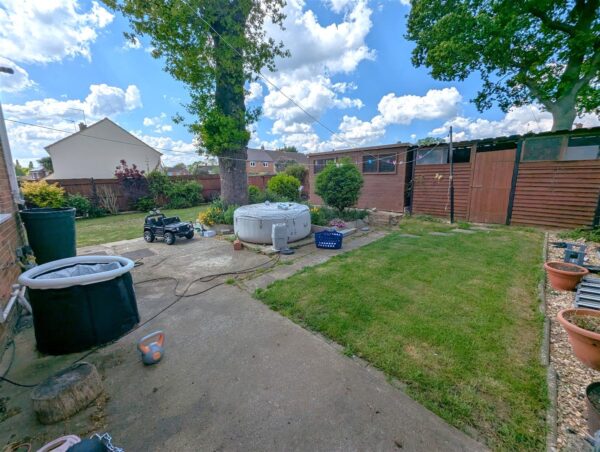 Farmstead Road, Corby