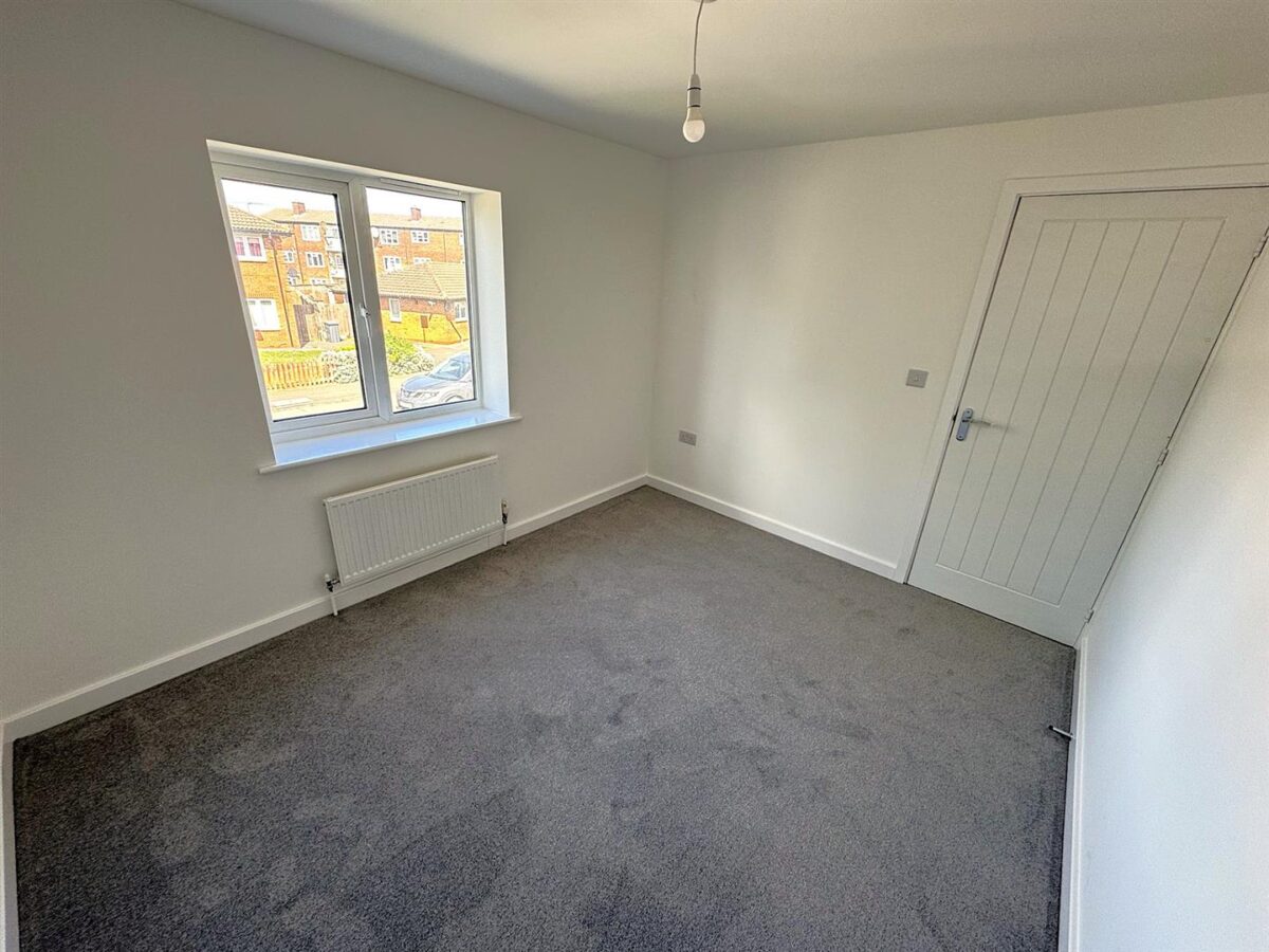 Lynton Grove, Corby
