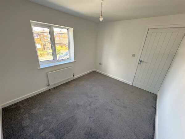Lynton Grove, Corby
