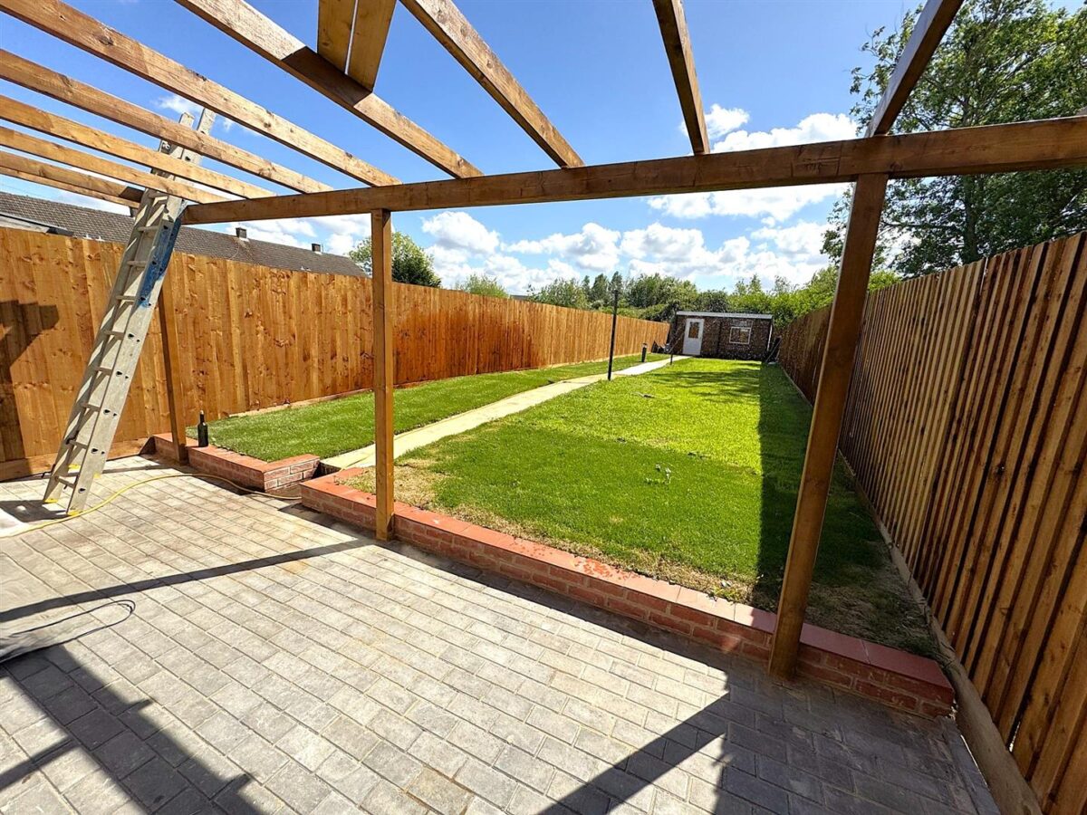 Lynton Grove, Corby