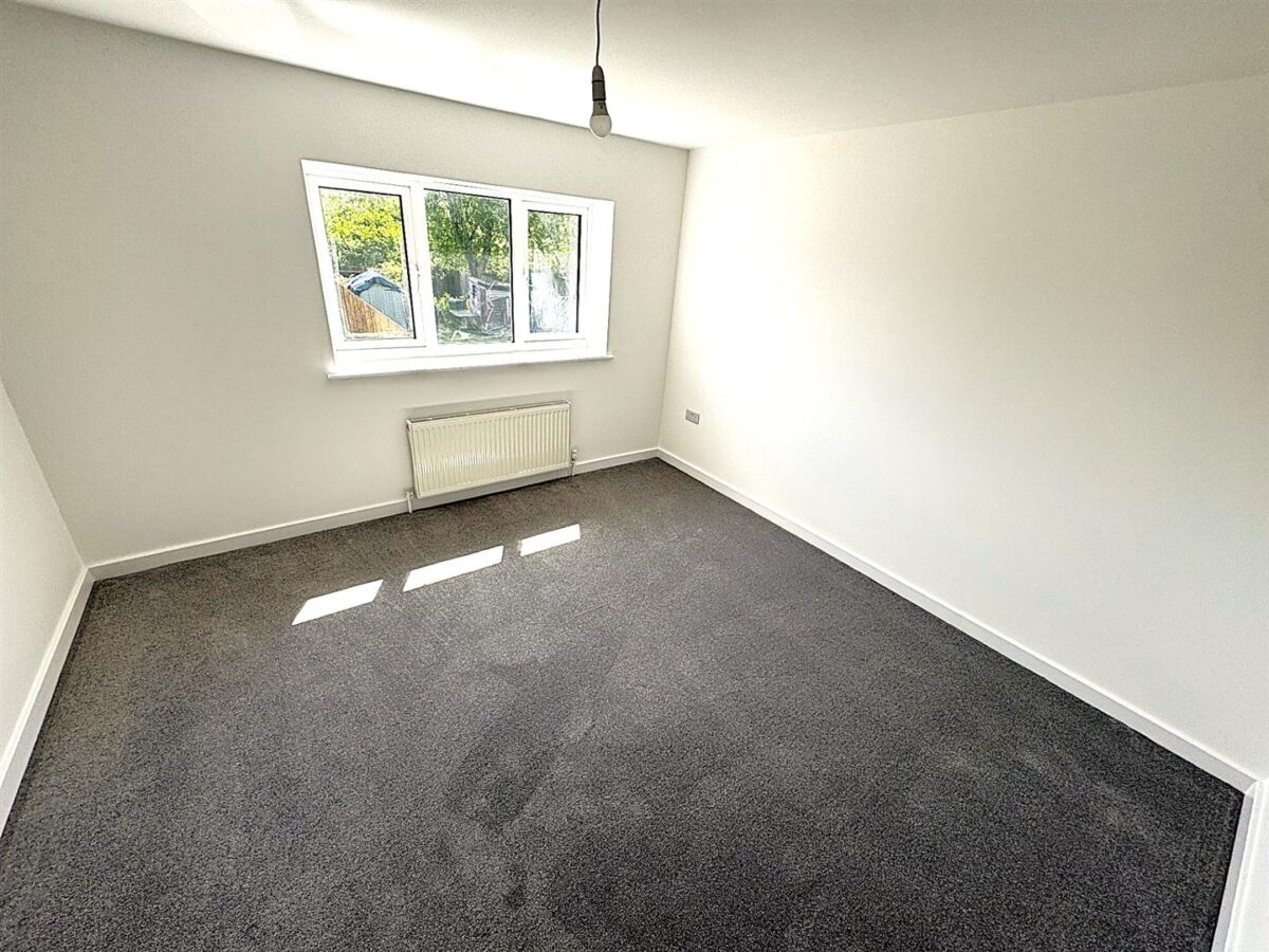 Lynton Grove, Corby