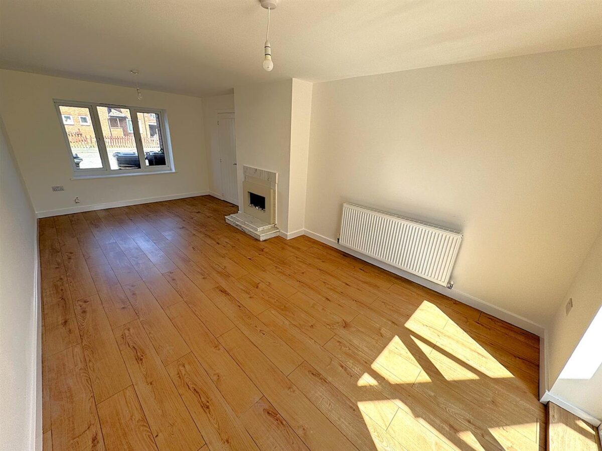 Lynton Grove, Corby