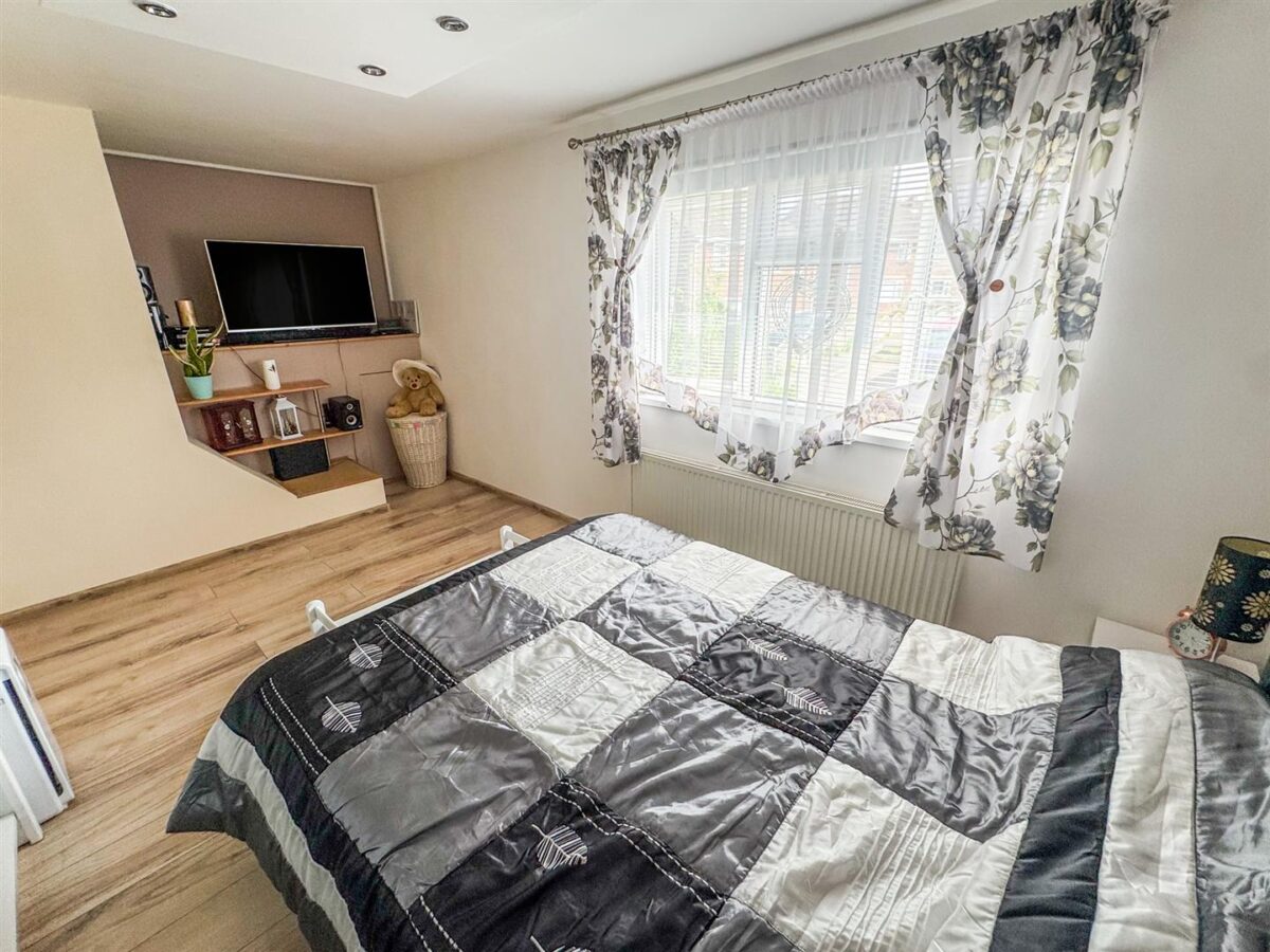 Blake Road, Corby