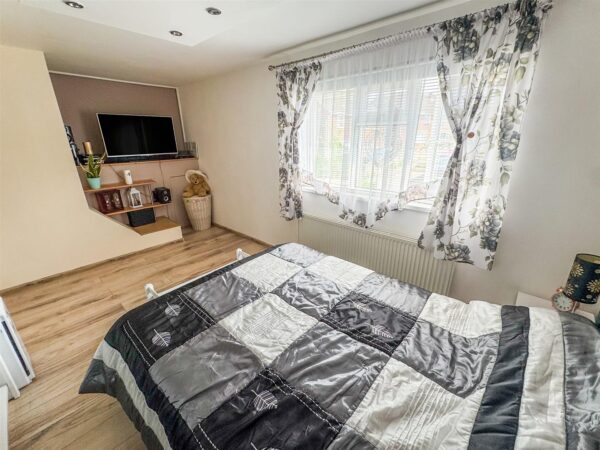 Blake Road, Corby