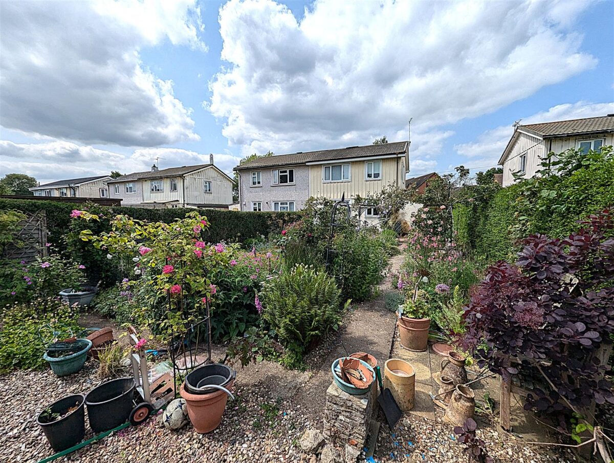 Welland Vale Road, Corby