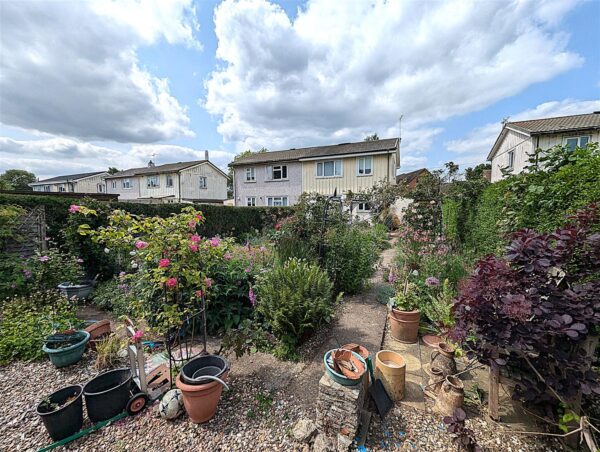 Welland Vale Road, Corby