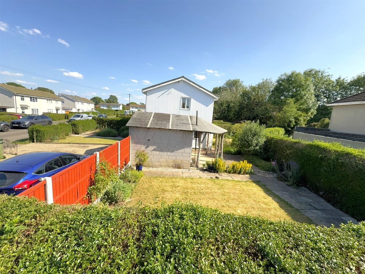 Brookes Grove, Corby