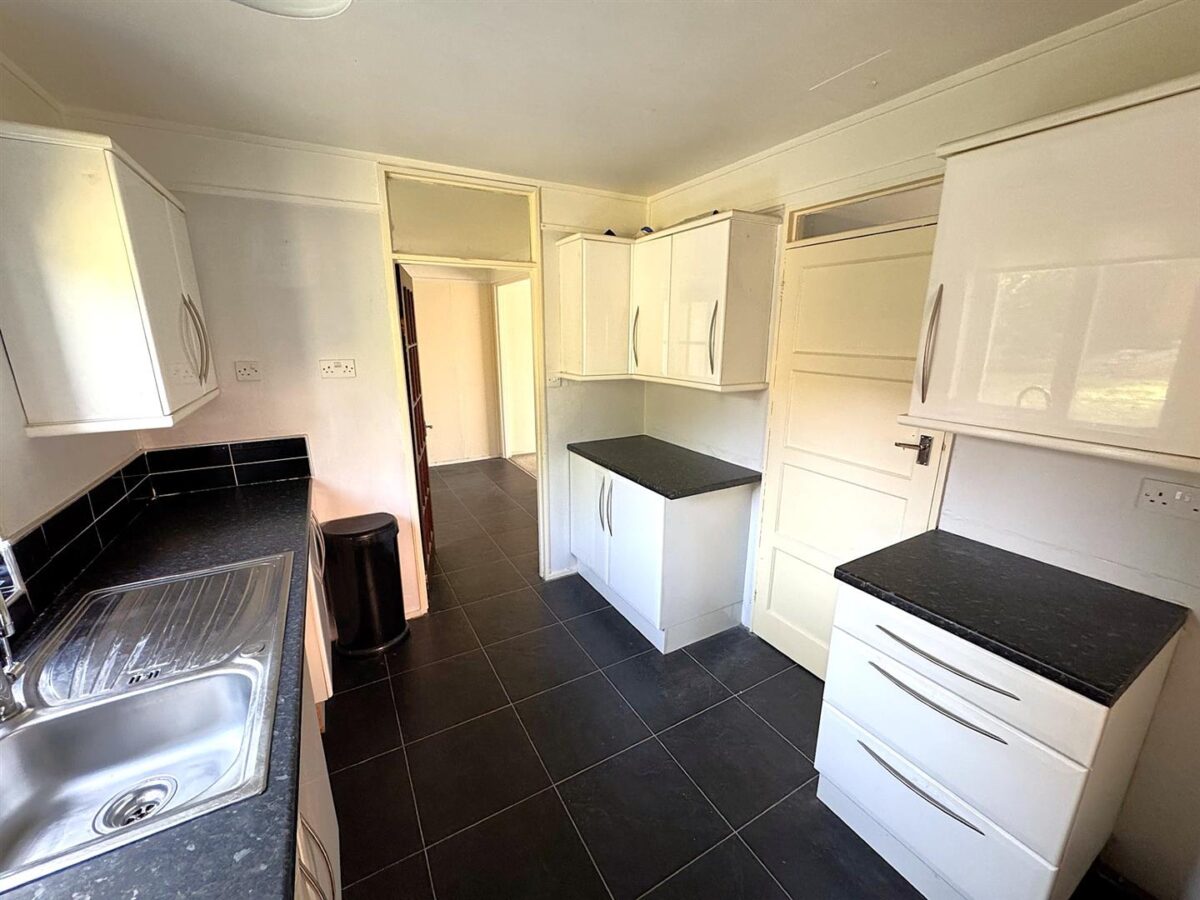 Welland Vale Road, Corby