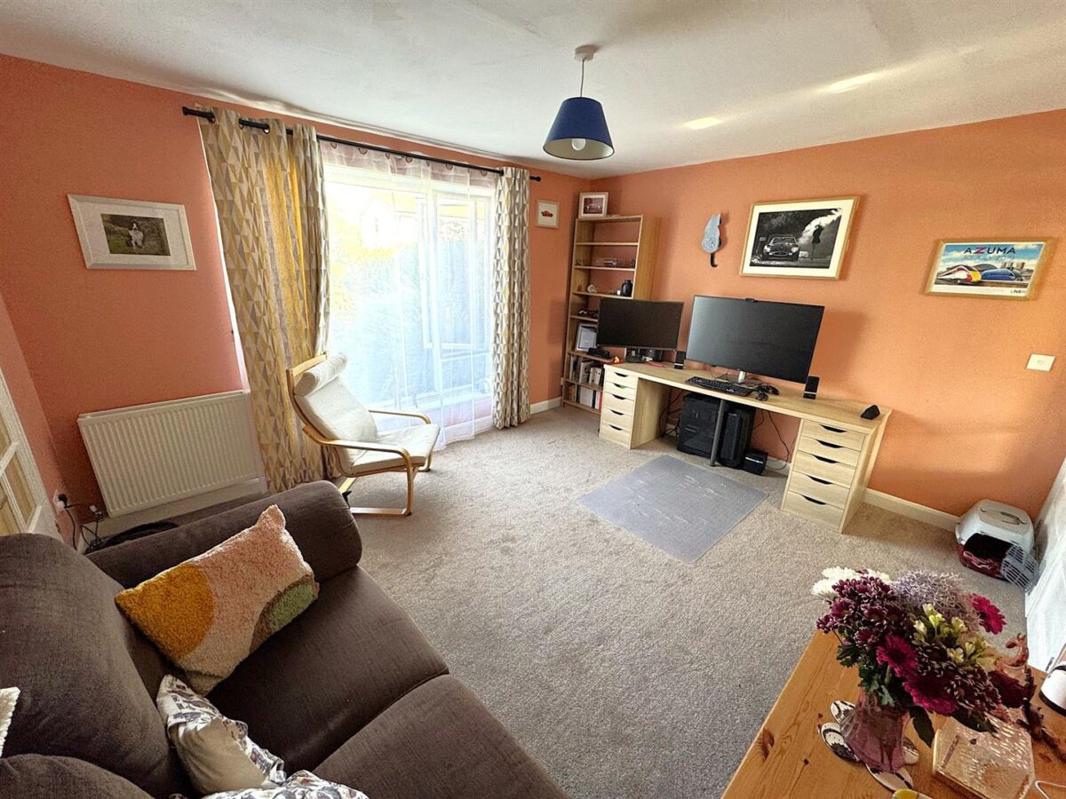 Brookes Grove, Corby