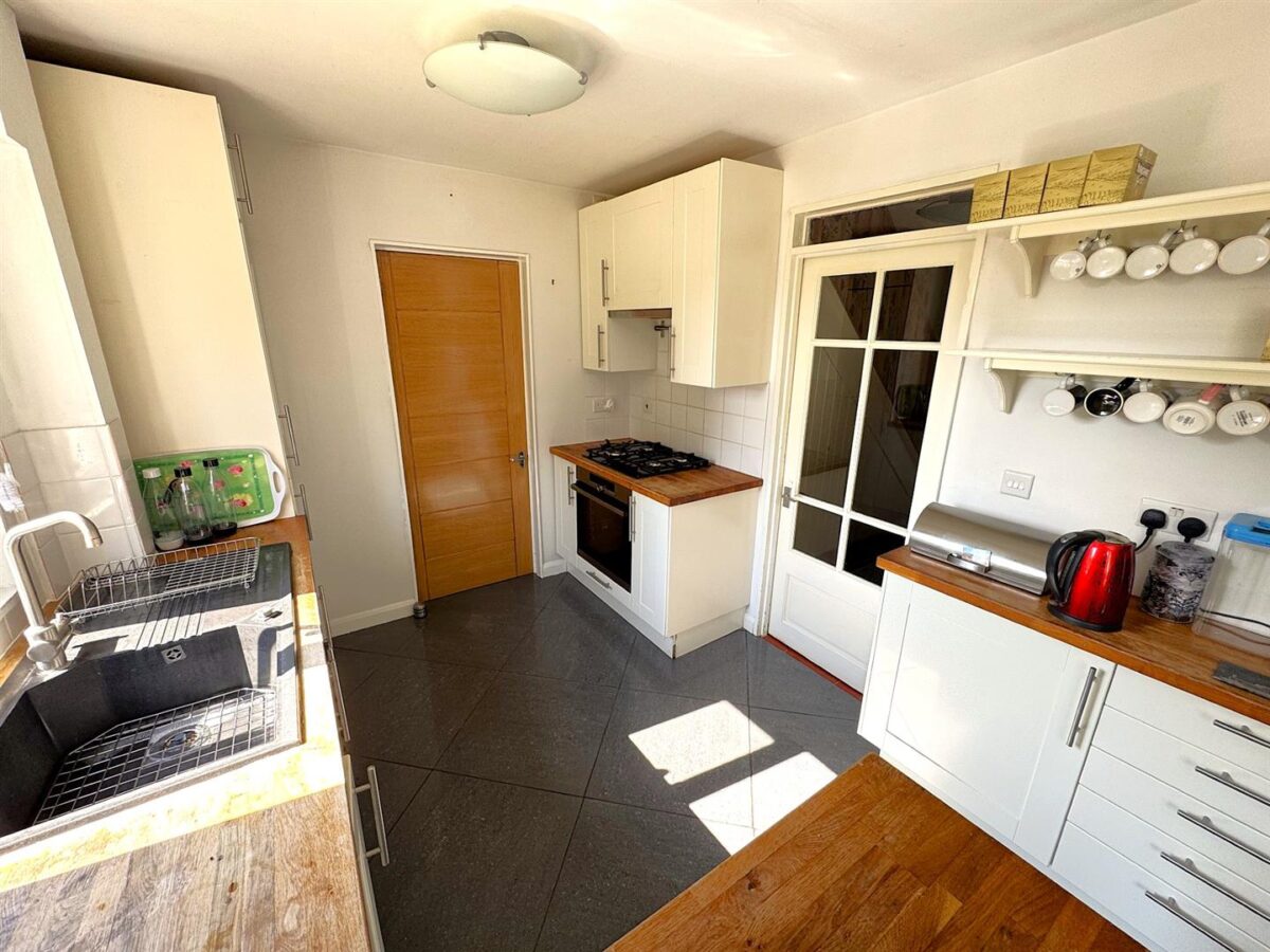 Brookes Grove, Corby